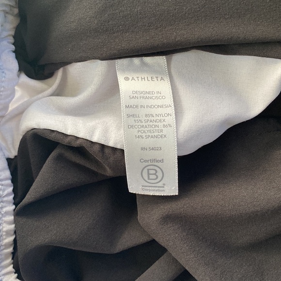 ATHLETA COLORBLOCKED SHORT - Picture 4 of 6